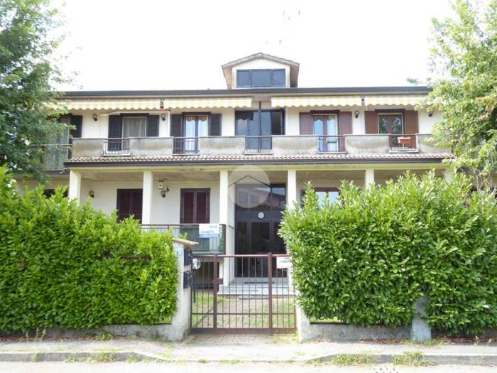 Appartamento trilocale in vendita in Via Carducci, Centro, Portalbera