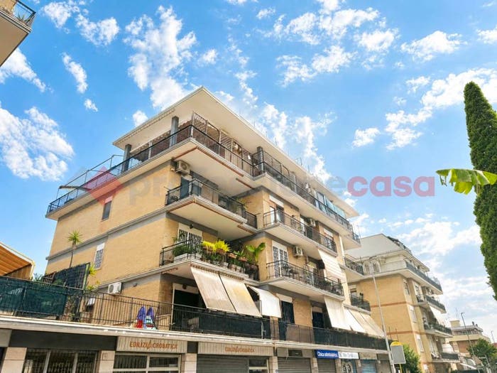 Casa quadrilocale in vendita in Via Marcello Provenzale, Torrevecchia, Roma