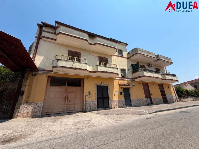 Casa con 6 locali in vendita in Via Roma, Villa Literno