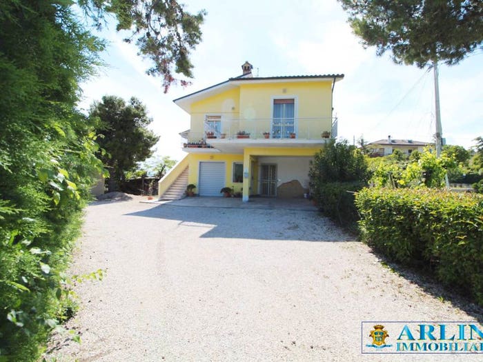 Casa con 5 locali in vendita in Strada Provinciale Atri Treciminiere, Atri
