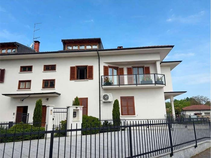 Appartamento con 5 locali in vendita in Via Roma, Centro, Brebbia