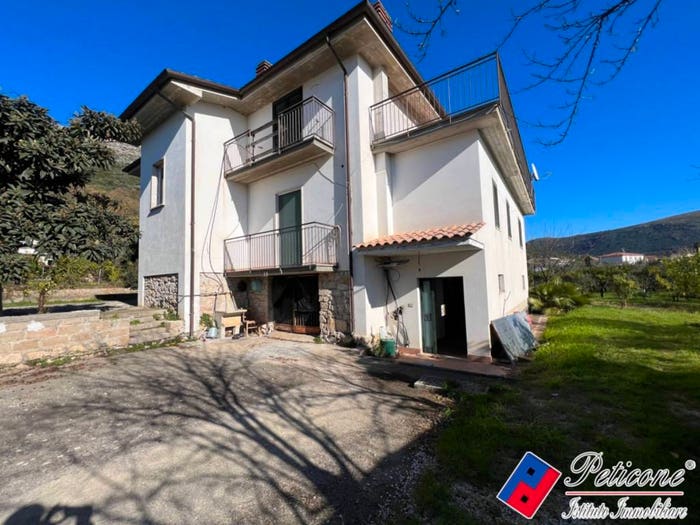 Casa con 6 locali in vendita in Via Sant'Oliva, Fondi
