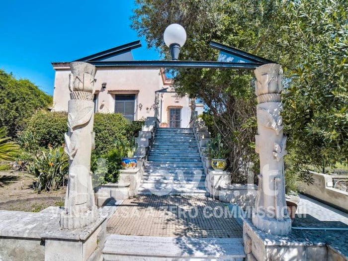Casa con 6 locali in vendita in Via Ingegnere, Gioeni, Catania