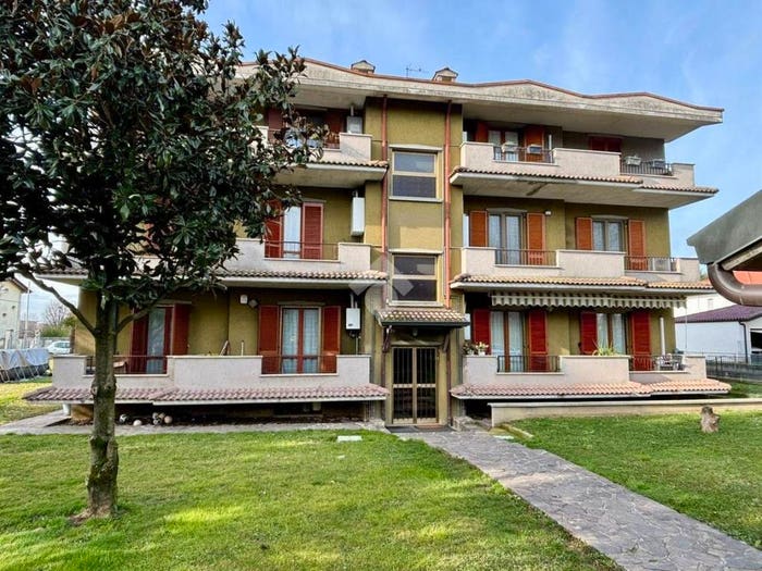 Appartamento trilocale in vendita in Via tasso, Castel Rozzone