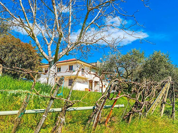 Casa bilocale in vendita in Contrada Molino, Monterubbiano