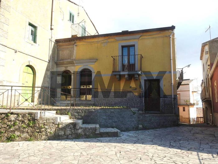 Casa quadrilocale in vendita in Via Serro, Cesarò