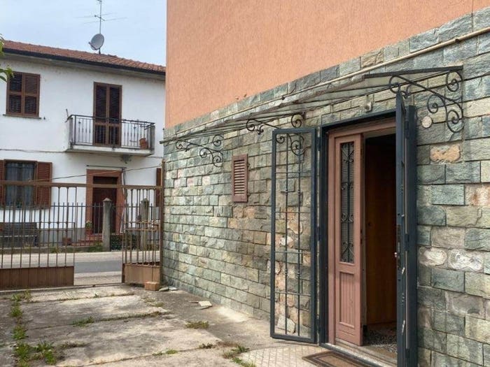 Casa trilocale in vendita in Via Benedetto Cairoli, Centro, Albuzzano