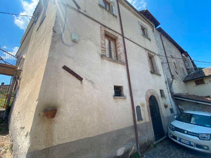 Casa con 6 locali in vendita in via Collebaccaro, Contigliano