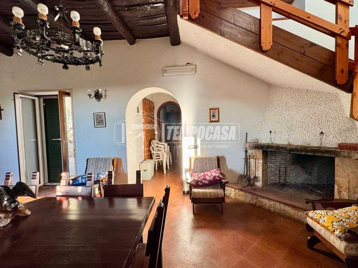 Casa con 5 locali in vendita in Casapulla