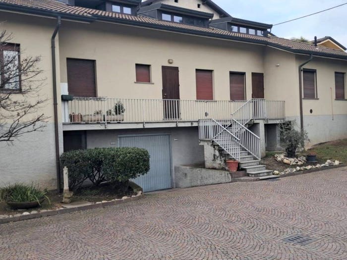 Appartamento trilocale in vendita in Via Vittorio Veneto, Centro, Inverigo