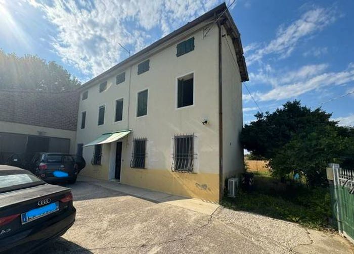 Casa con 6 locali in vendita in Bastia, Rovolon