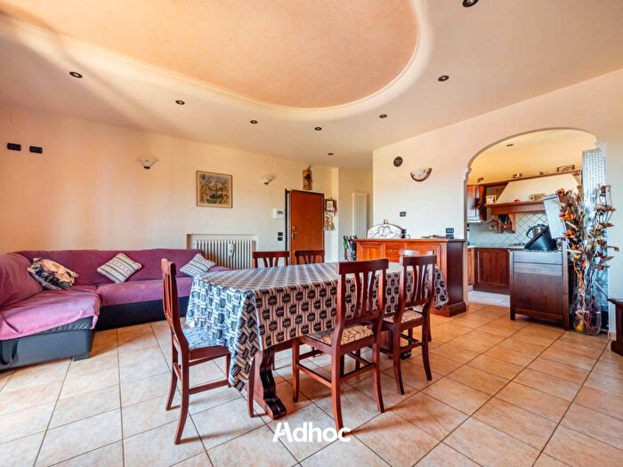 Appartamento trilocale in vendita in Strada San Fortunato, Centro, San Costanzo