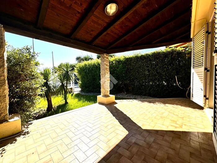 Casa quadrilocale in vendita in Via Deffenu, Tortoli'
