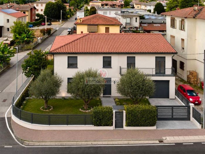 Casa con 6 locali in vendita in VIA CANTARELLA, Centro, Brendola