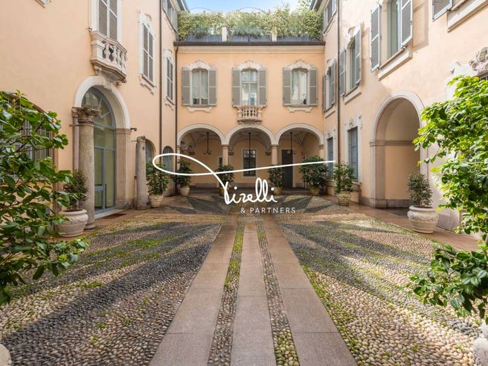 Appartamento con 6 locali in vendita in Via Nerino, Carrobbio, Milano