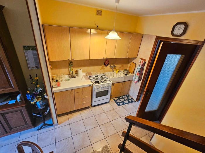 Casa con 6 locali in vendita in Via Aprile, Centro, Barolo