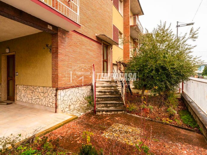 Appartamento quadrilocale in vendita in Viale Martiri della Libertà, Centro, Matelica