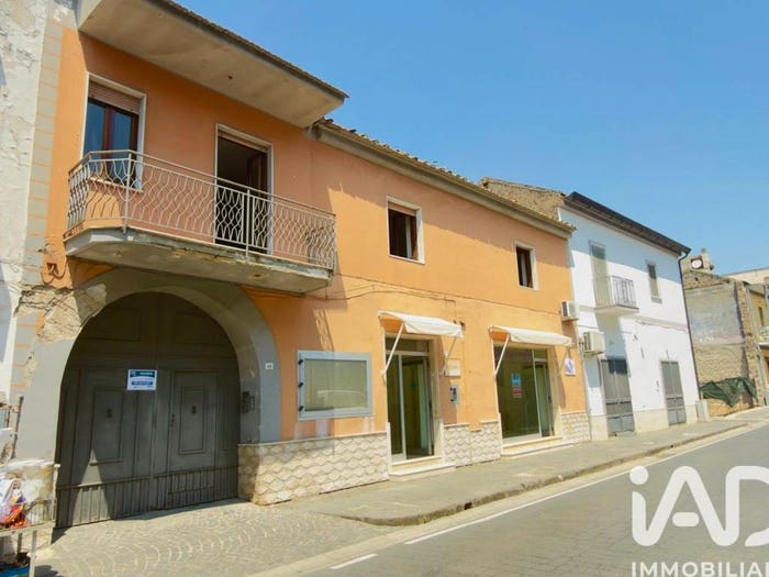 Casa quadrilocale in vendita in Via Annunziata, Centro, Grazzanise