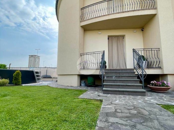 Casa con 6 locali in vendita in Via Lavini, Centro, Pompiano