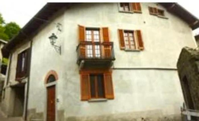 Appartamento con 6 locali in vendita in Via Pietro Fioroni Lasnigo CO Italia Lasnigo CO, Lasnigo