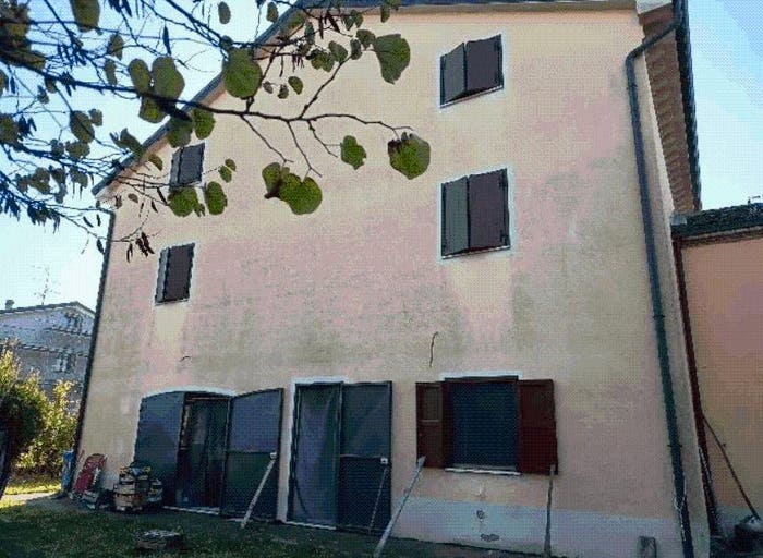 Casa con 6 locali in vendita in Via Ponte Pietra, Mirandola