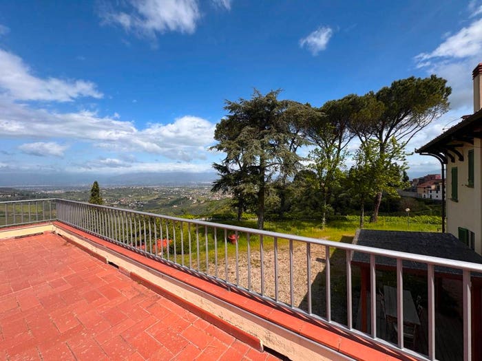 Casa con 6 locali in vendita in Piazza Giacomo Matteotti, Centro, Carmignano