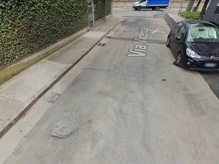 Appartamento trilocale in vendita in Via Vicenza, Chiesanuova, Brescia