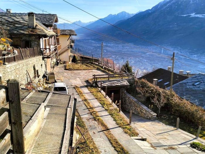 Casa con 6 locali in vendita in Frazione Vignoles, Centro, Aosta