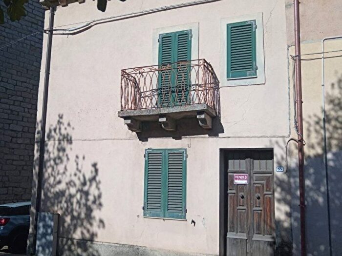 Casa con 6 locali in vendita in Via Garibaldi, Calangianus