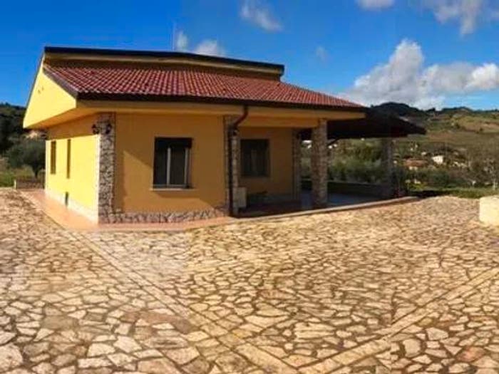 Casa bilocale in vendita in Contrada Mennola, Cianciana