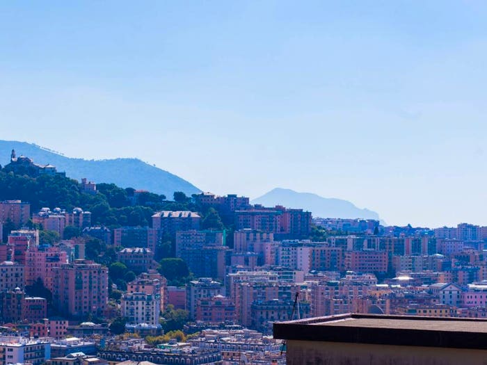 Appartamento trilocale in vendita in Via Antonio Burlando, Castelletto, Genova