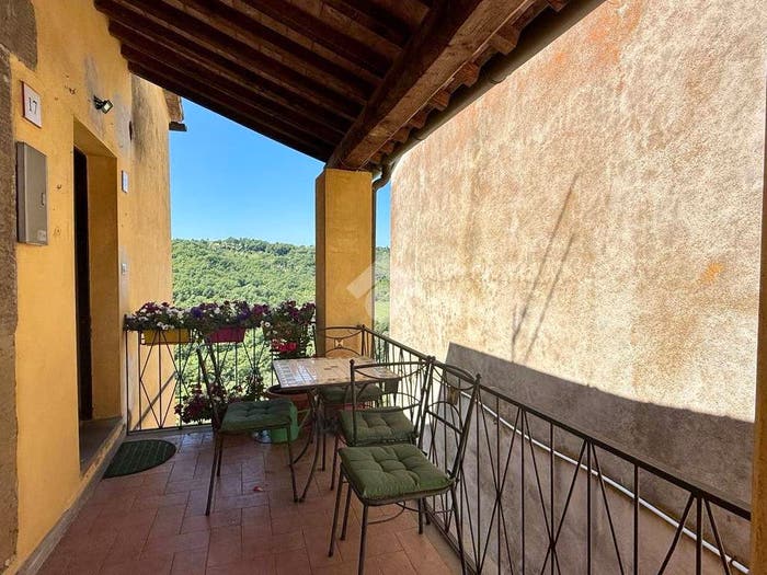 Appartamento trilocale in vendita in Via Guglielmo Marconi, Centro, Baschi
