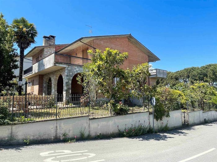 Casa con 6 locali in vendita in Montepulciano Stazione, Montepulciano
