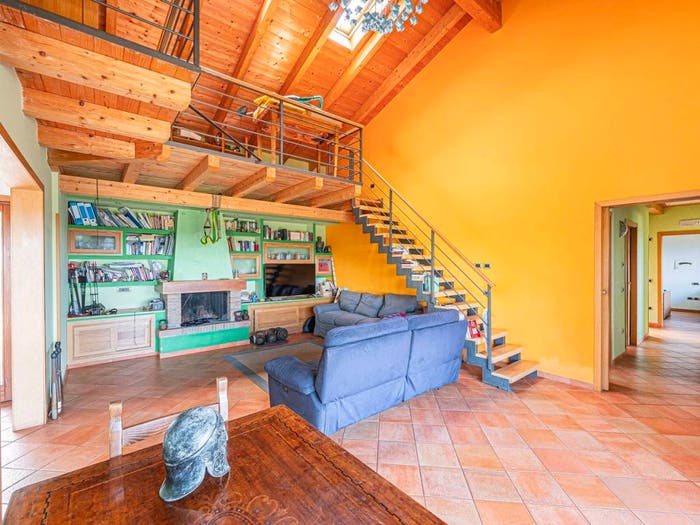 Casa con 5 locali in vendita in Via Canale, Manziana