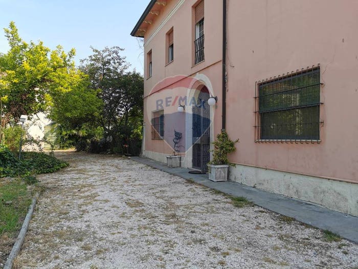 Casa con 6 locali in vendita in Via Bondenese, Frazioni Nord, Cento