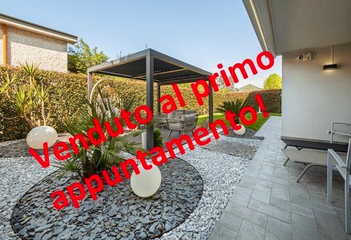 Appartamento trilocale in vendita in Via Adamello, Carugate