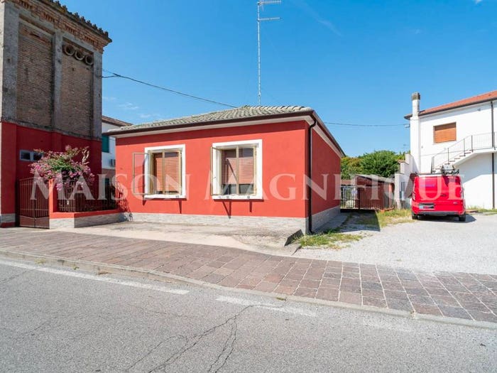 Casa trilocale in vendita in Via Giuseppe Mazzini, Centro, Mesola