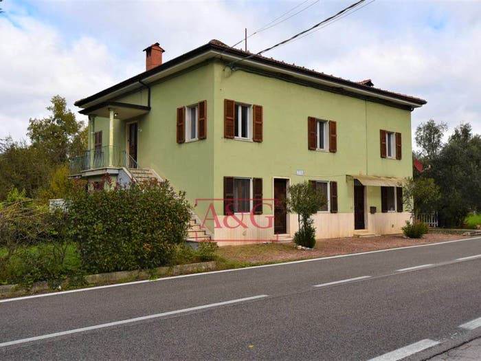 Appartamento con 6 locali in vendita in Contrada Val Di Tenna, Smerillo