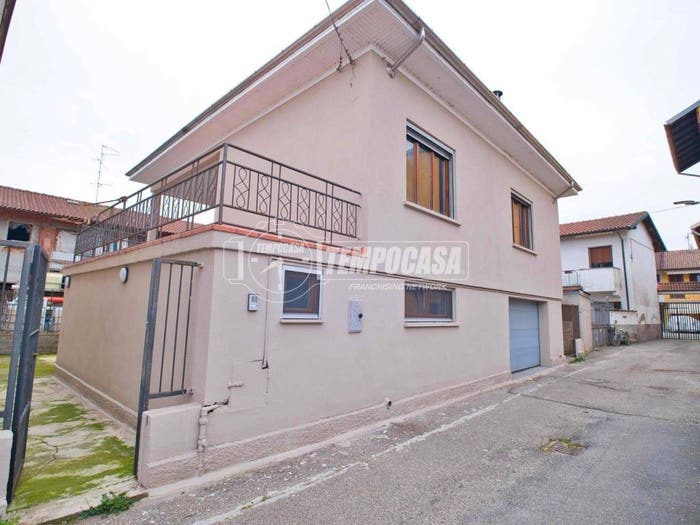 Casa trilocale in vendita in Via Gerolamo De Mellis, Vespolate