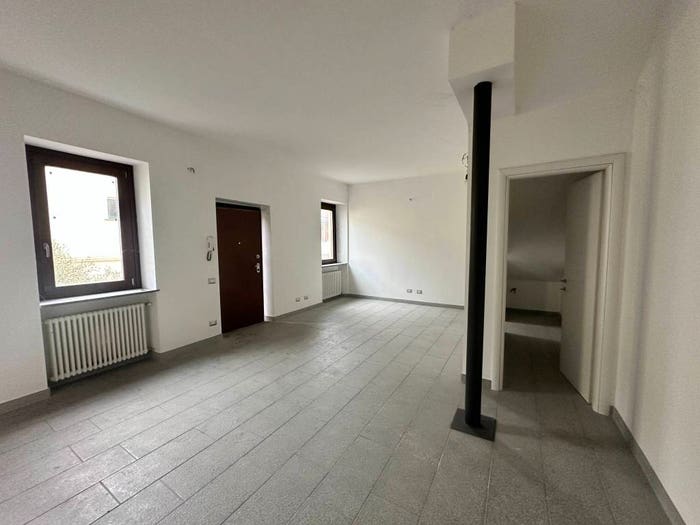 Appartamento bilocale in vendita in Via Novembre, Centro, Gavirate