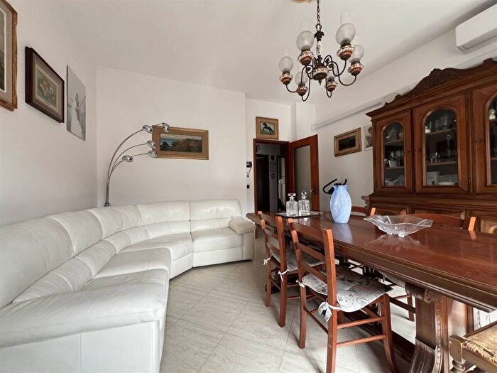 Appartamento trilocale in vendita in La Rosa, Livorno
