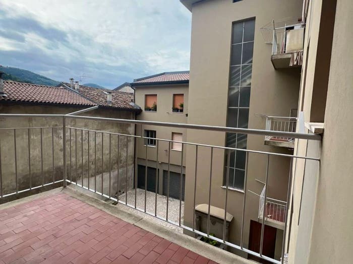 Appartamento trilocale in vendita in Piazza Vittorio Veneto, Centro, Gandino