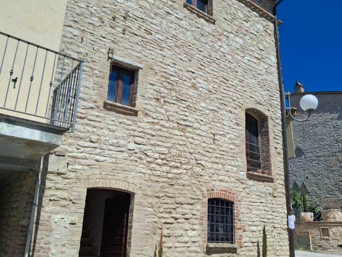 Appartamento con 5 locali in vendita in Voc Colle, Gaifana Colle, Nocera Umbra