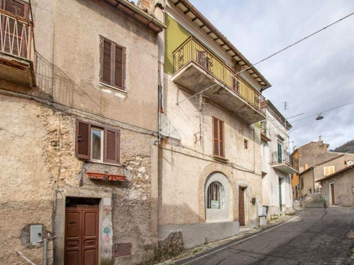 Appartamento trilocale in vendita in Via Umberto I, Centro, Rivodutri