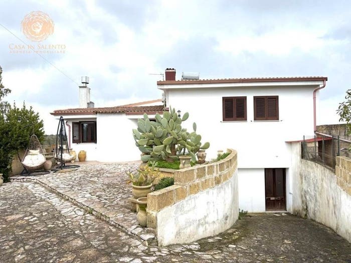 Casa con 6 locali in vendita in Strada Comunale Pinta, Specchia