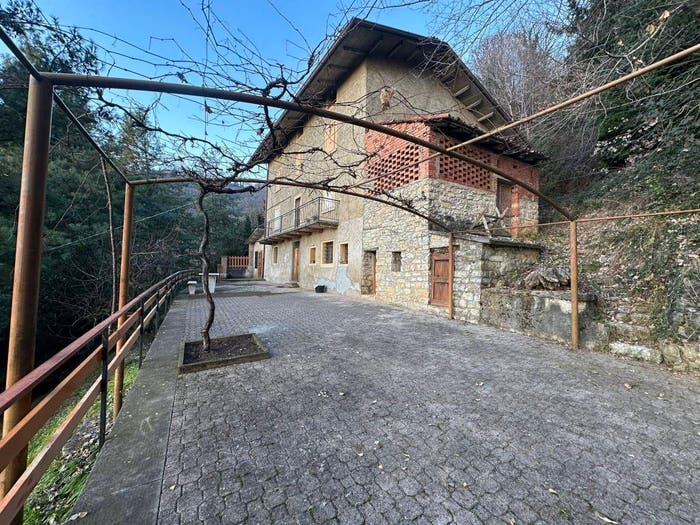 Casa con 6 locali in vendita in Località Case Sparse Cava, Centro, Nembro