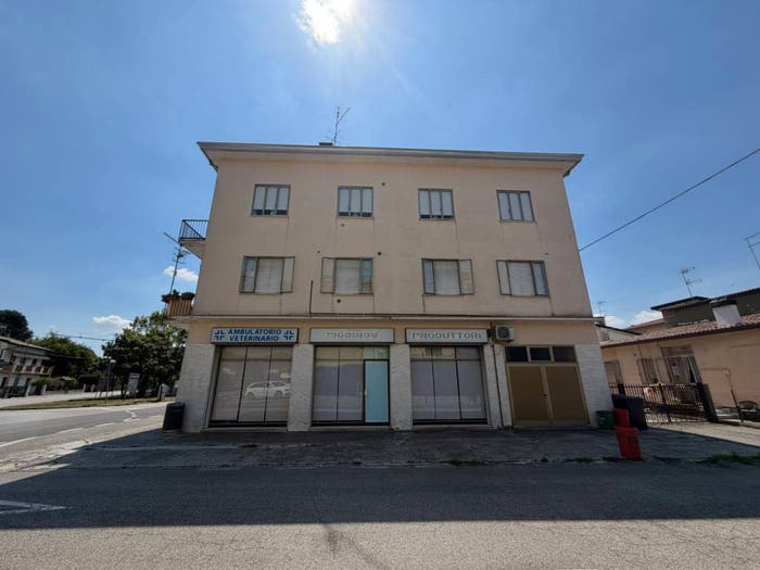 Appartamento quadrilocale in vendita in Via Vittorio Veneto, Centro, Due Carrare
