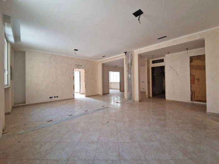 Appartamento con 6 locali in vendita in Viale Martiri della Libertà, Centro, Albenga