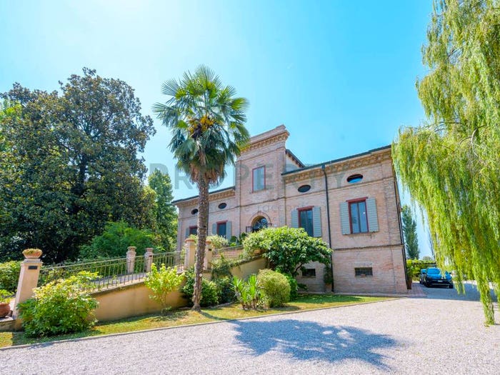 Casa con 6 locali in vendita in Villafranca, Medolla
