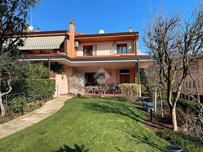 Casa quadrilocale in vendita in Via Caporalino, Centro, Cellatica
